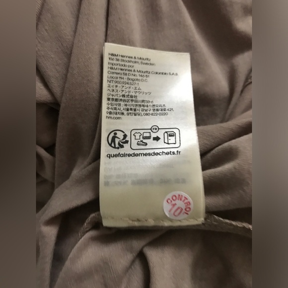 NWOT H&M Move Neutral Taupe Soft Viscose Crew Neck Tee S - Picture 12 of 12